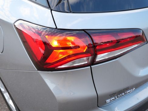 Used 2024 Chevrolet Equinox LT FWD image 17