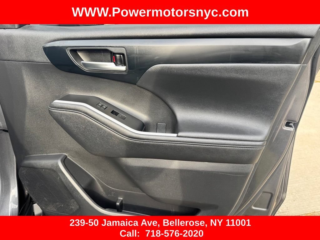 Used 2023 Toyota Highlander XSE AWD/4WD image 25