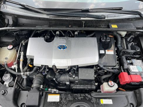Used 2017 Toyota Prius Two w/ Carpet Mat Package FWD image 3