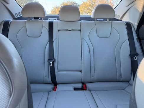 Used 2025 Hyundai Elantra Limited image 40