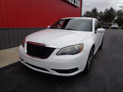 Used 2011 Chrysler 200 S image 1