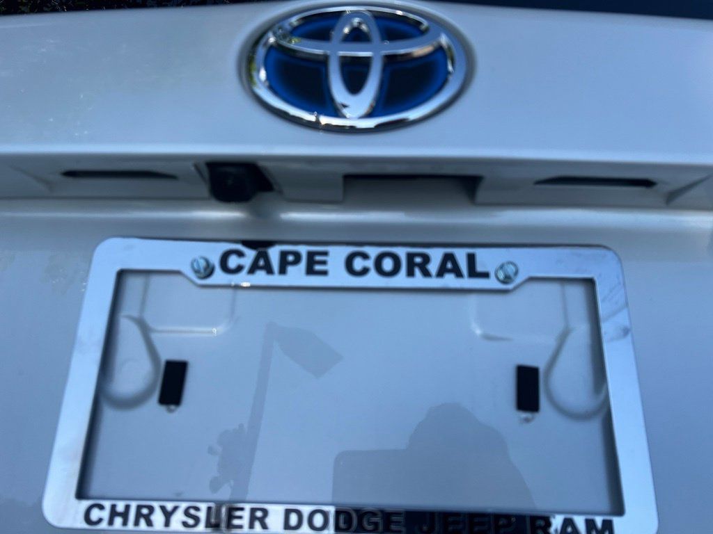 Used 2021 Toyota Prius L Eco FWD image 23