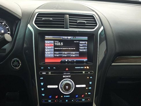 Used 2016 Ford Explorer Platinum AWD/4WD image 25