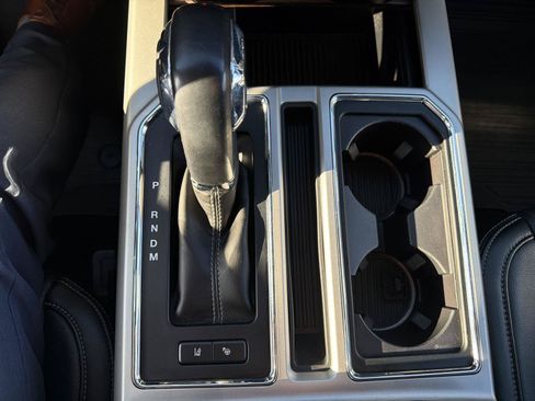 Used 2020 Ford F150 Lariat w/ Equipment Group 502A Luxury AWD/4WD image 18