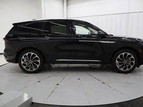 Used 2024 Lincoln Nautilus Reserve w/ Equipment Group 202A image 2