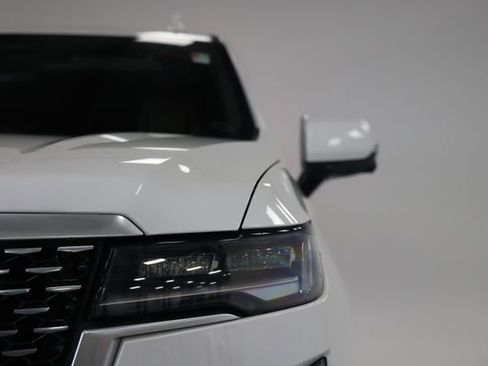 Used 2022 Cadillac Escalade ESV Premium Luxury image 3