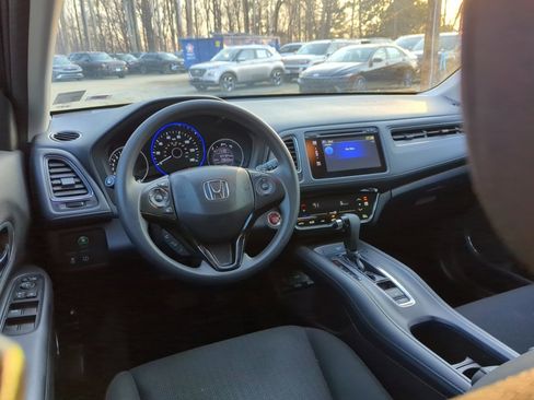 Used 2018 Honda HR-V EX image 26
