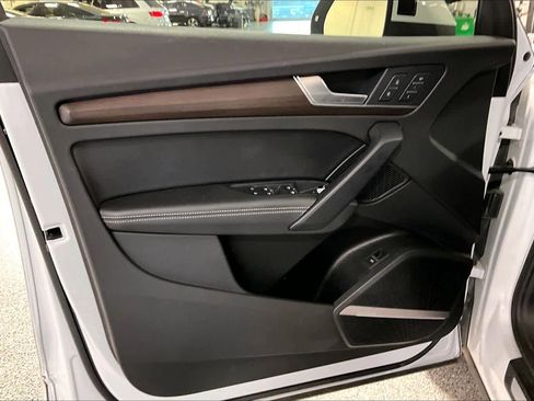 Used 2021 Audi Q5 Prestige w/ Prestige Package image 21