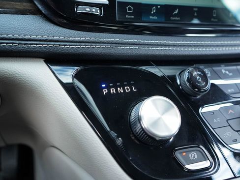 Used 2024 Chrysler Pacifica Limited image 30