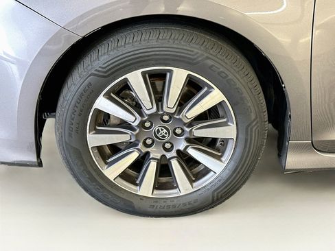 Used 2019 Toyota Sienna XLE w/ XLE Navigation Package AWD/4WD image 36