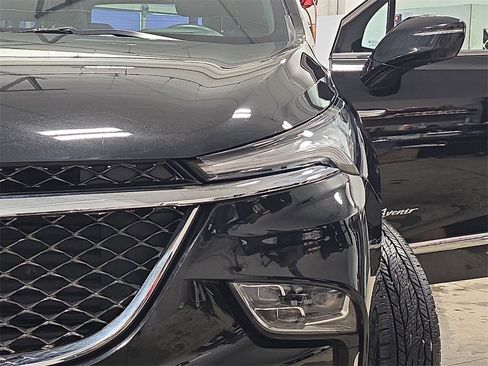 Used 2023 Buick Enclave Avenir image 33