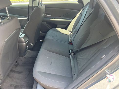 Used 2025 Hyundai Elantra SE image 13