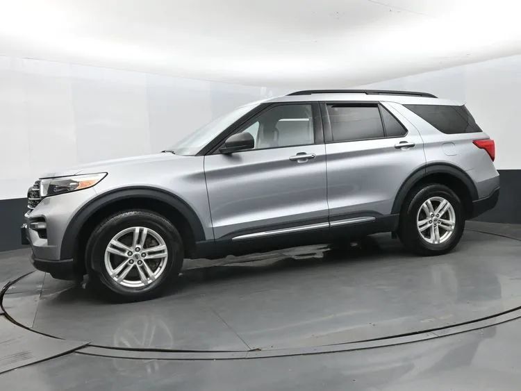 Used 2023 Ford Explorer XLT w/ Equipment Group 202A AWD/4WD image 5
