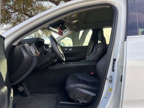 Certified 2023 Volvo XC60 B5 Plus image 9