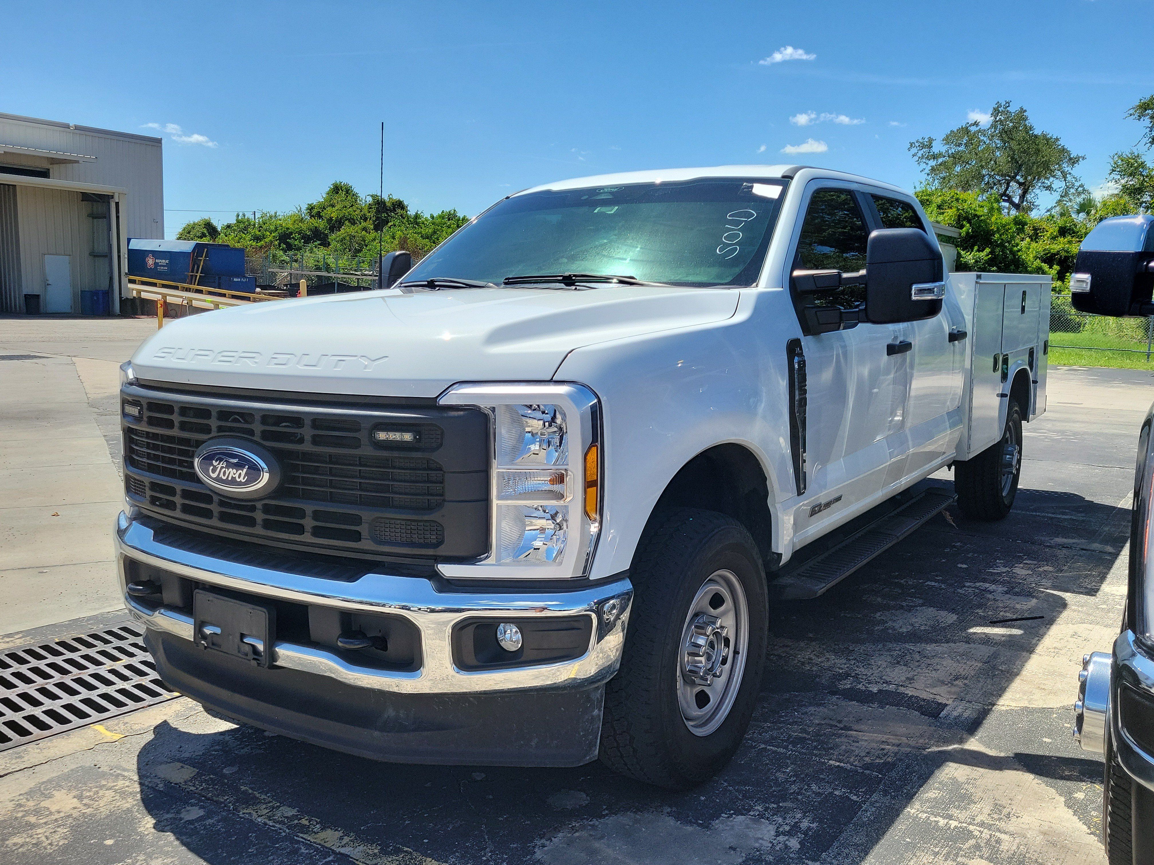 Used 2024 Ford F350 XL w/ FX4 Off-Road Package AWD/4WD image 3
