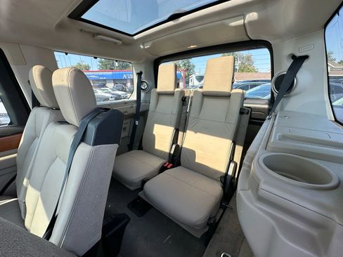 Used 2011 Land Rover LR4 HSE LUX image 18