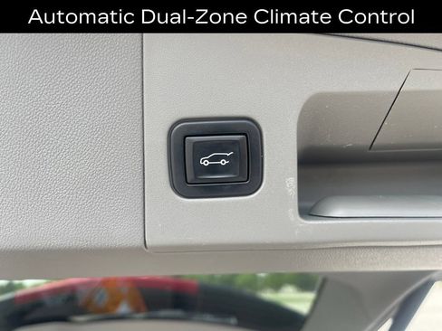 Used 2022 Cadillac XT5 Premium Luxury w/ LPO, Floor Liner Package FWD image 12