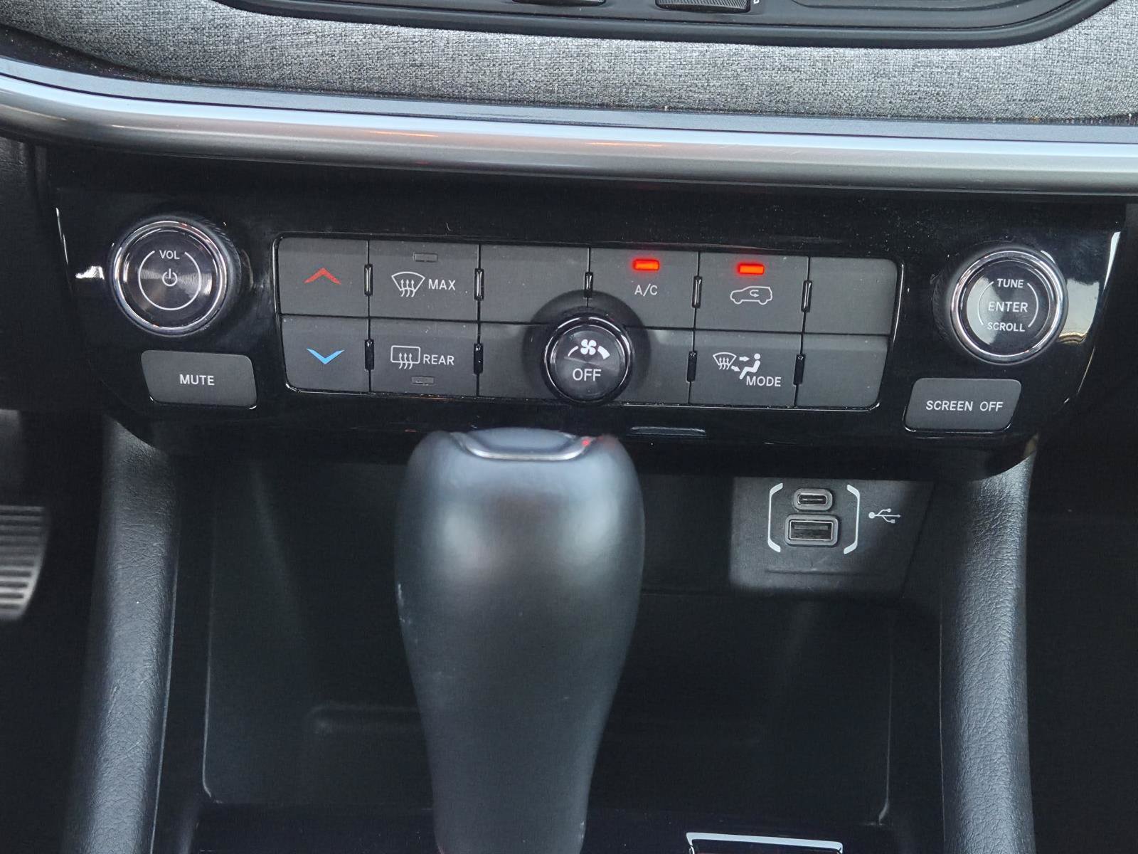 Used 2025 Jeep Compass Latitude AWD/4WD image 15