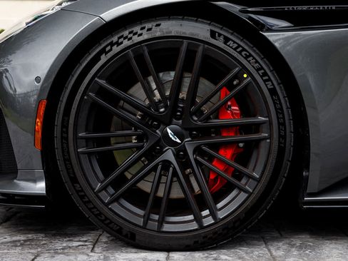 Used 2024 Aston Martin DB12 image 38