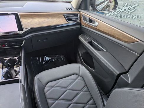 Certified 2025 Volkswagen Atlas SE w/ Panoramic Sunroof Package image 18