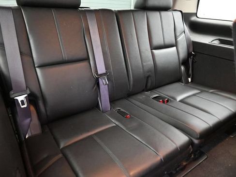 Used 2014 GMC Yukon SLT w/ SLT-2 Equipment Package AWD/4WD image 7