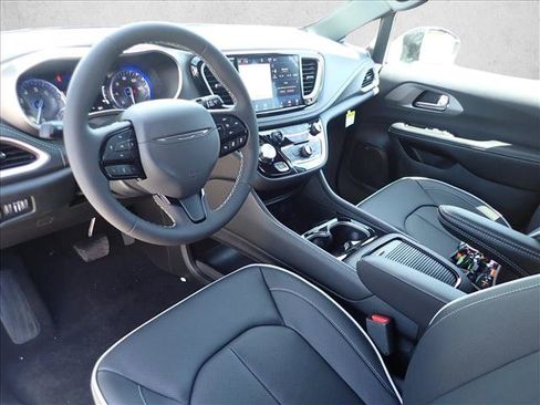 New 2027 Chrysler Pacifica Limited AWD/4WD image 11