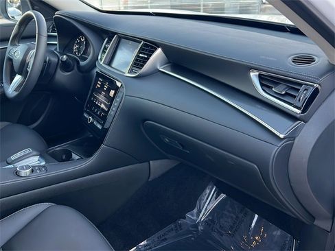 Certified 2025 INFINITI QX50 Pure image 29