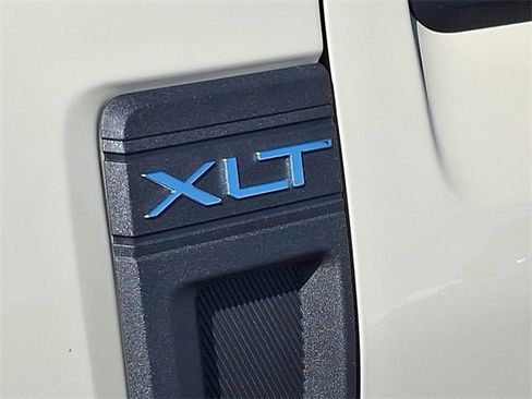 New 2025 Ford Maverick XLT w/ XLT Luxury Package image 17