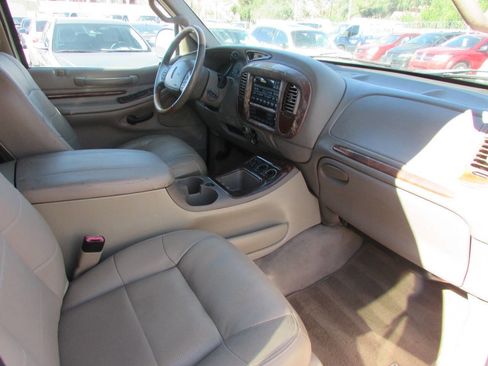Used 2000 Lincoln Navigator Base 4dr SUV image 11