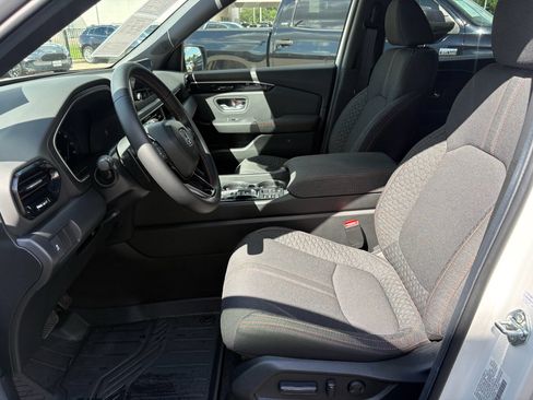 Certified 2025 Honda Pilot Sport image 10