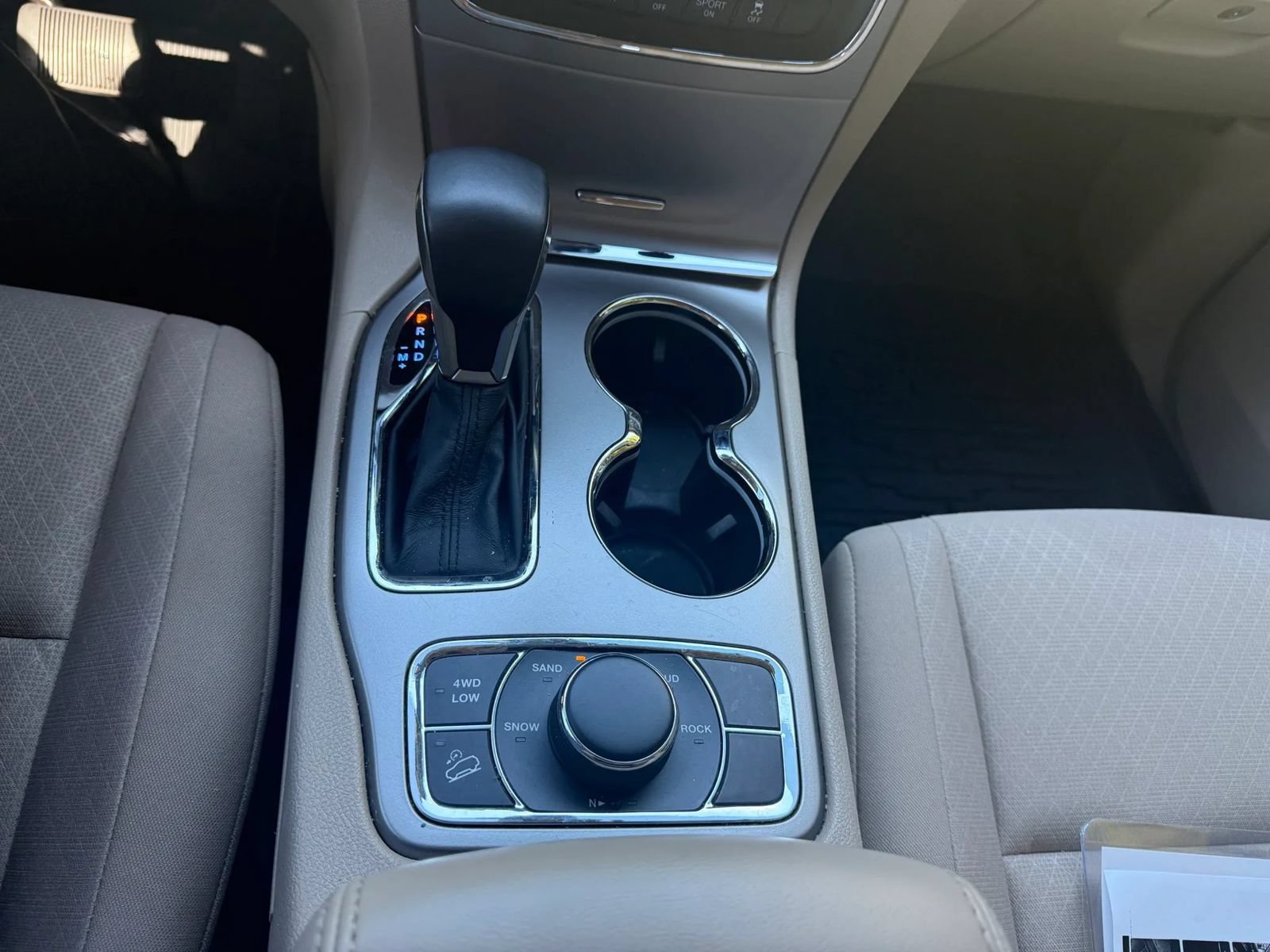 Used 2019 Jeep Grand Cherokee Laredo AWD/4WD image 16