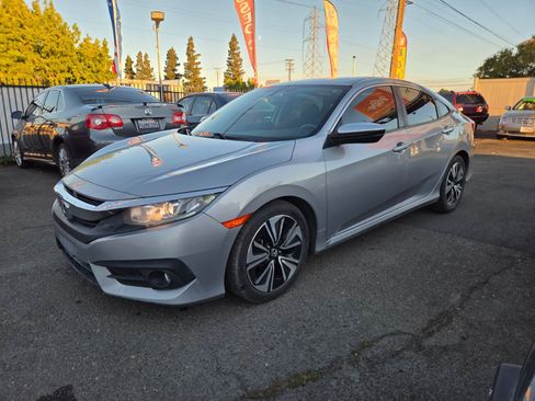 Used 2018 Honda Civic EX-T image 1