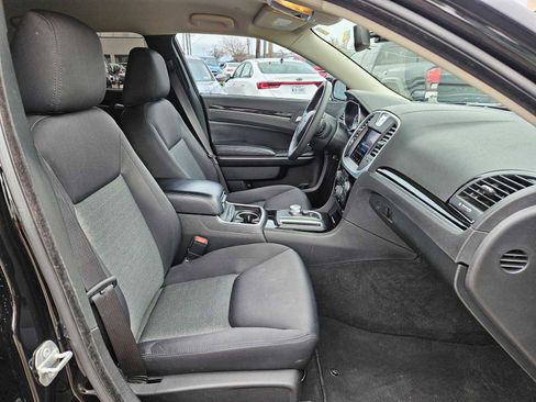 Used 2023 Chrysler 300 Touring w/ Sport Appearance Package image 16