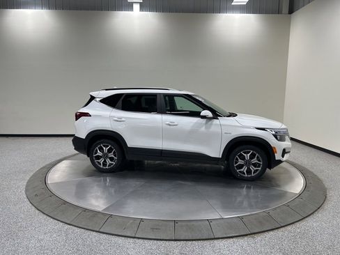 Used 2023 Kia Seltos EX AWD/4WD image 6