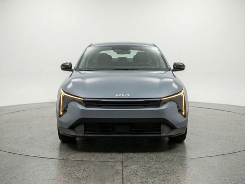 Used 2025 Kia K4 LXS image 1