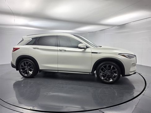 Used 2019 INFINITI QX50 Essential w/ Sensory Package image 3