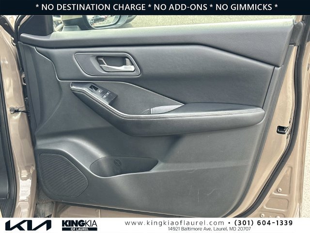 Used 2025 Nissan Rogue SV AWD/4WD image 15