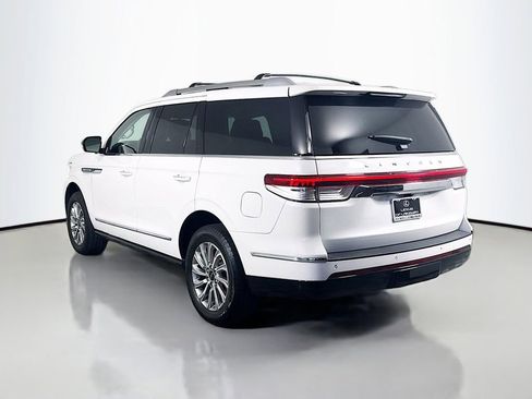 Used 2024 Lincoln Navigator Premiere image 7