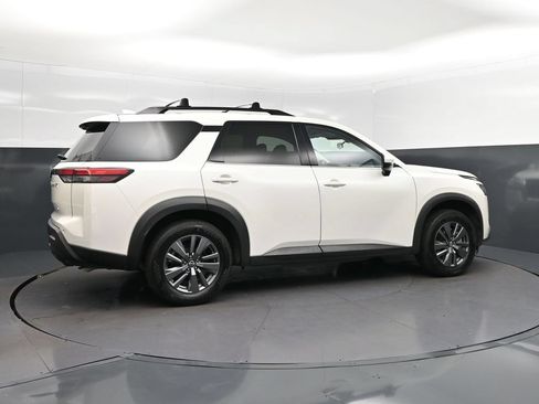 Used 2022 Nissan Pathfinder SV FWD image 8