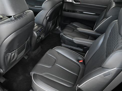 Used 2023 Hyundai Palisade Limited FWD image 13
