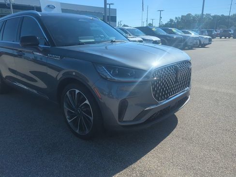 Used 2025 Lincoln Aviator Reserve w/ Equipment Group 201A AWD/4WD image 6