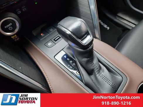 Used 2023 Toyota Venza Limited image 23