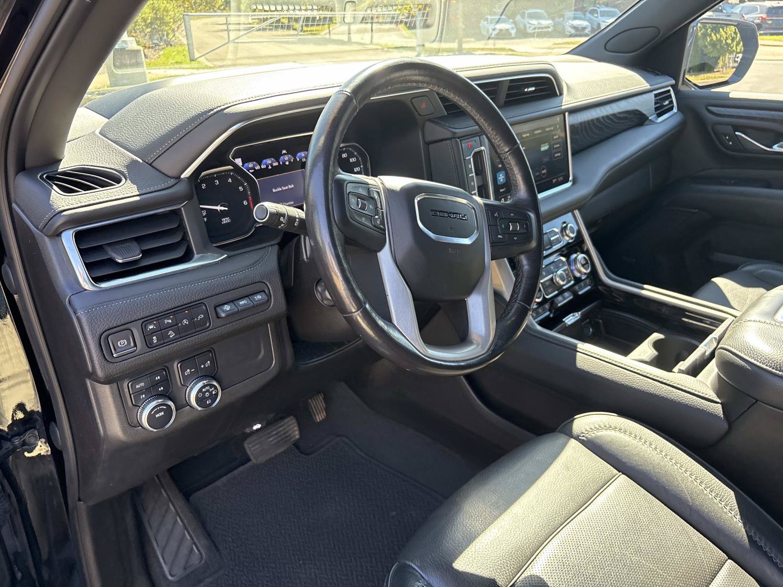 Used 2021 GMC Yukon Denali w/ Denali Premium Package AWD/4WD image 17