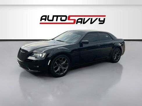 Used 2022 Chrysler 300 Touring w/ Sport Appearance Package RWD image 3