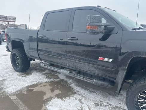 Used 2018 Chevrolet Silverado 2500 LT w/ Midnight Edition image 7