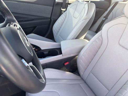 Used 2024 Hyundai Elantra Limited image 23