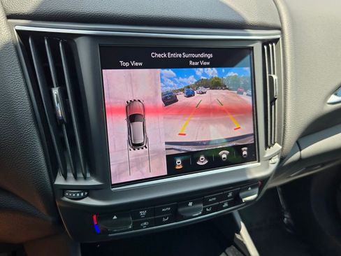 Used 2023 Maserati Levante GT AWD/4WD image 19
