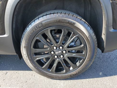 Used 2023 GMC Acadia SLE w/ Driver Convenience Package image 32