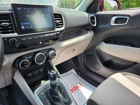 Used 2024 Hyundai Venue SEL FWD image 23