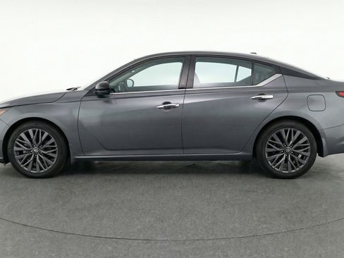 Used 2025 Nissan Altima 2.5 SV FWD image 5